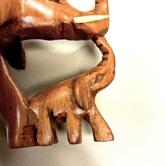 Elephant with baby-Hand Carved - Picture 10 of 11